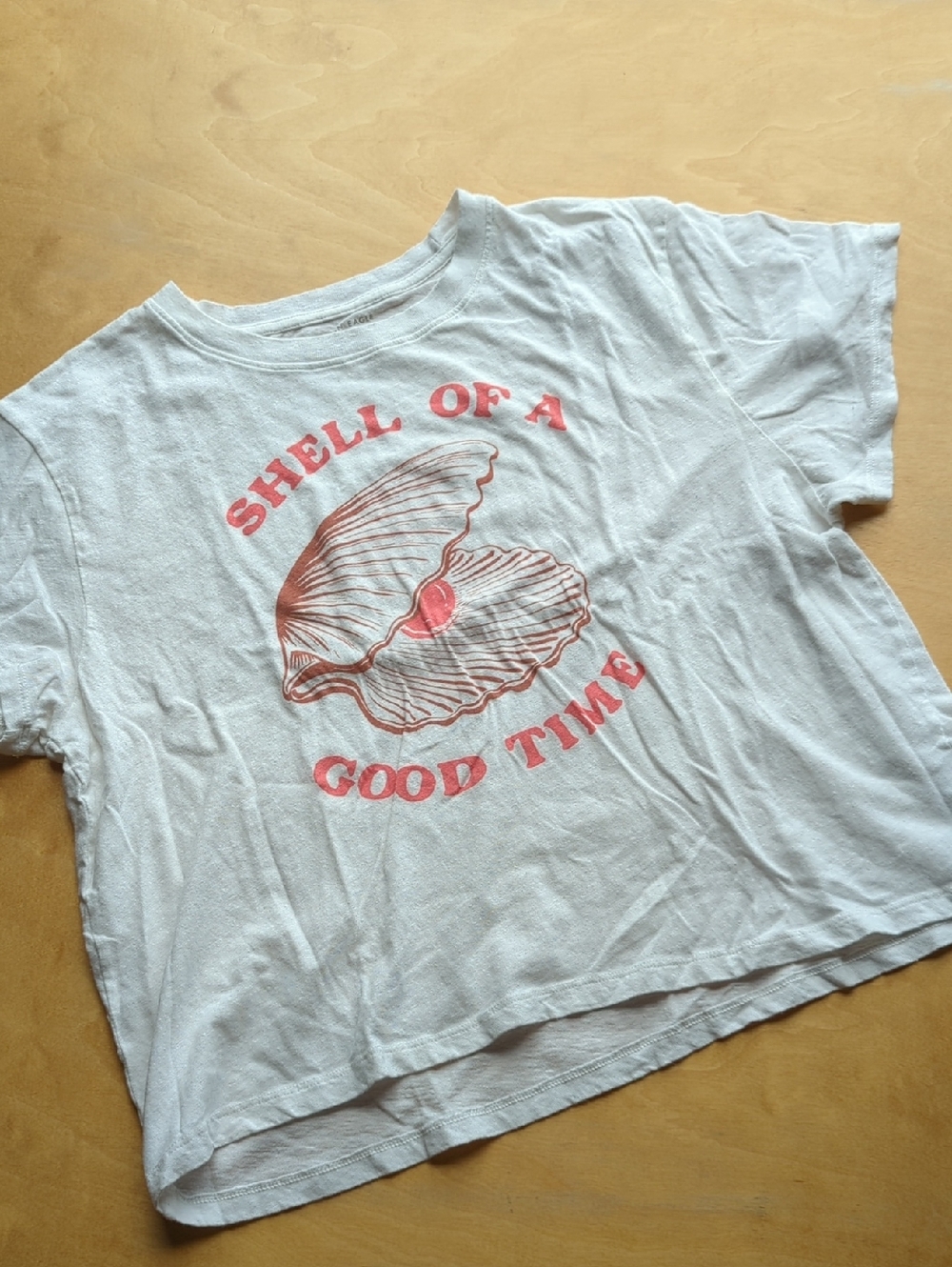 American Eagle Outfitters White Tee with Pink Shell Graphic